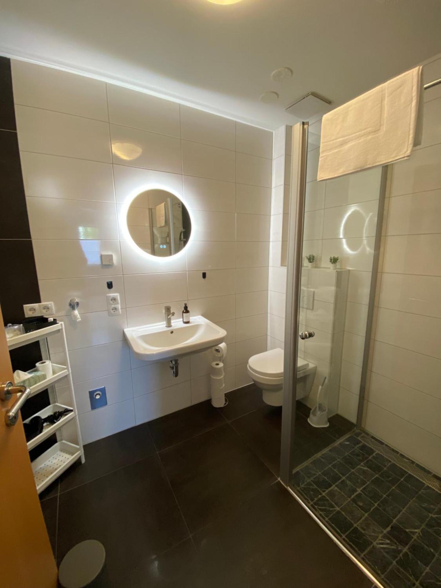 Gross, Modern, Vollausgestattet, Gemuetlich Mit Kueche Und Parkplatz Fuer Urlaub Oder Business Apartment Kettig Екстериор снимка
